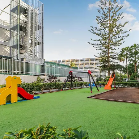 Golden Sands Pool Апартаменти